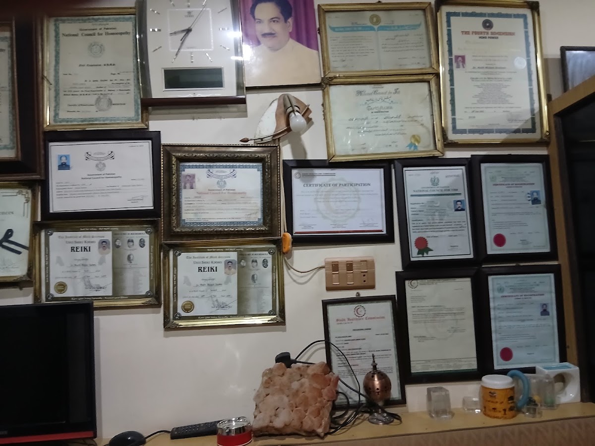 Wall of Dr. Misbah Shaheen Cheena's qualifications and registrations at Shaheen Shafi Unani Clinic & Hijama Center, Nishterabad, Karachi — including National Council for Homeopathy, National Council for Tibb (Unani) and Sindh Healthcare Commission certificates